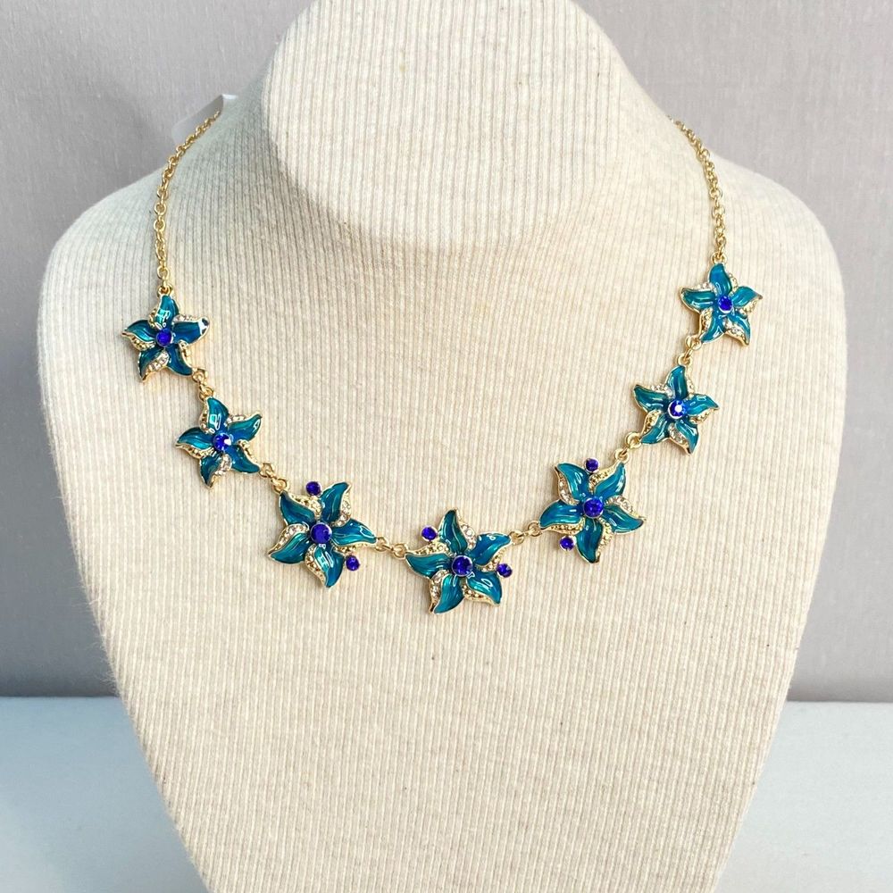 💎Gloria Vanderbuilt Flower Necklace Blue Enamel Rhinestones In Gold Tone Setting